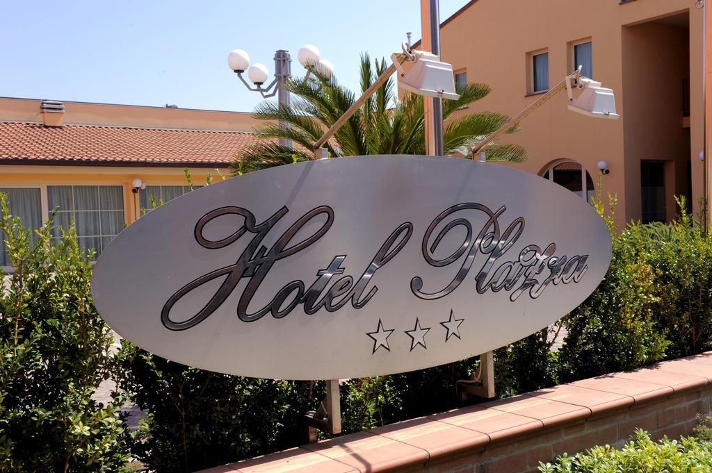 Hotel Plazza Porcari Buitenkant foto